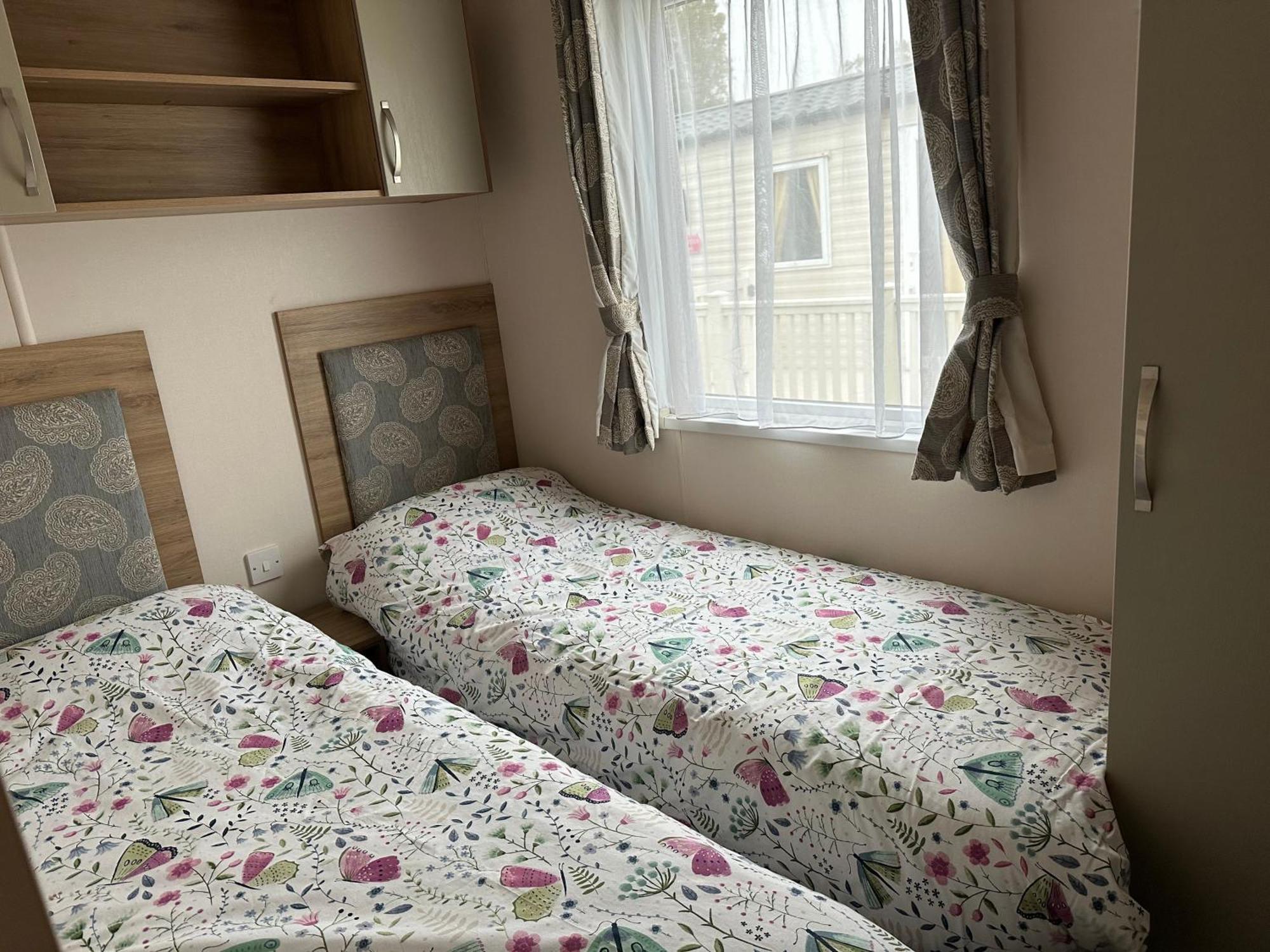 Felixstowe Chimo Caravan 8 Sleeps 5 Min To Beach Exterior photo