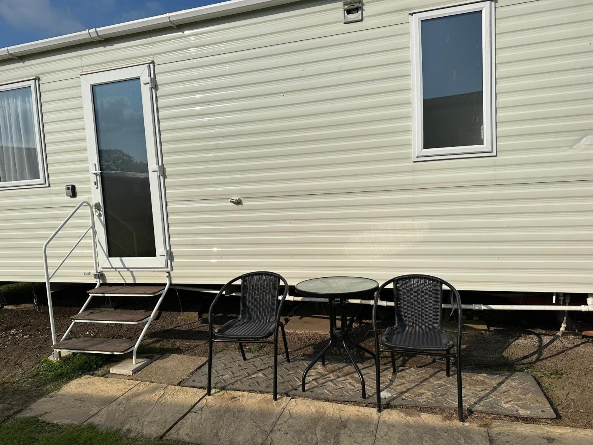 Felixstowe Chimo Caravan 8 Sleeps 5 Min To Beach Exterior photo